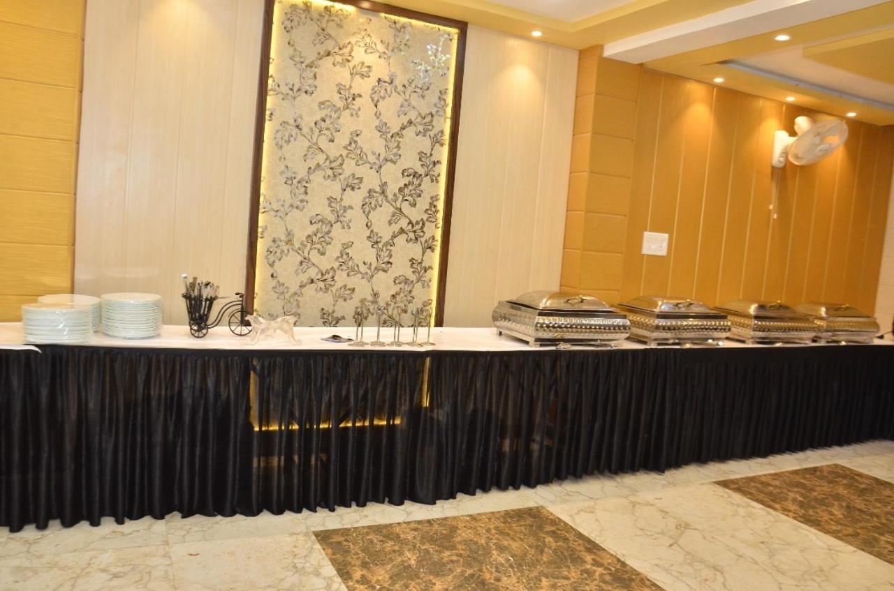 Hotel Nirmal Palace Kanpur Exterior photo